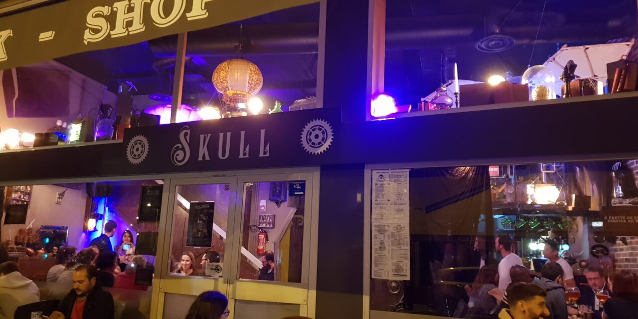 On a pris l’apéro dans le 1er bar steampunk, le Skull à Lyon !